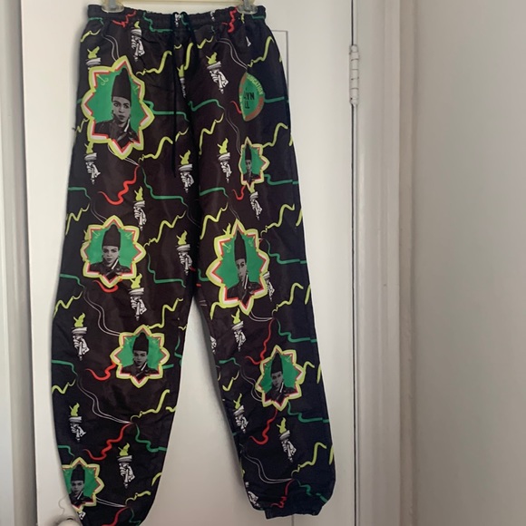 NWOT Graphics Active Sweatpants - Picture 1 of 7